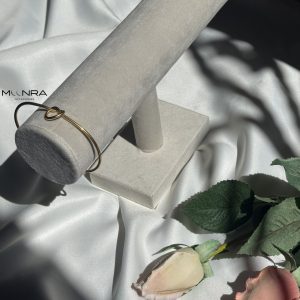 بنگل گره‌ای طلایی زنانه با طراحی مینیمال